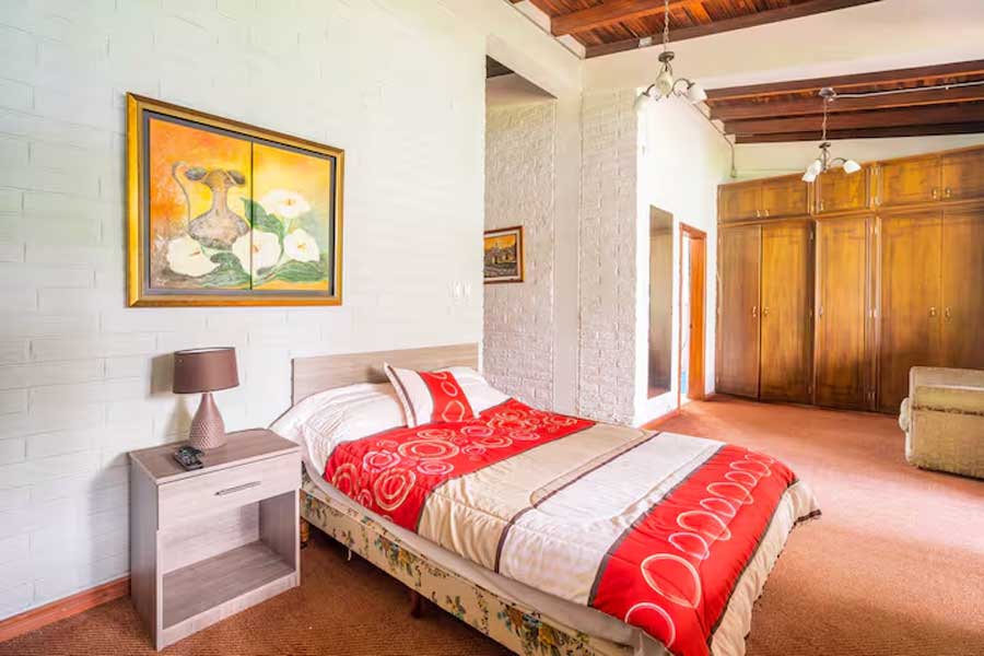 Habitación individual de la residencia Seniors Club